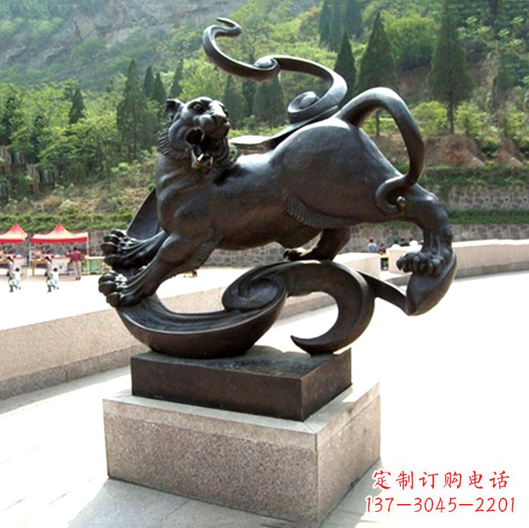 黄冈纯铜雕刻的熊猫动物雕塑