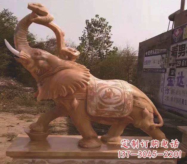 黄冈大象雕塑鼻卷如意
