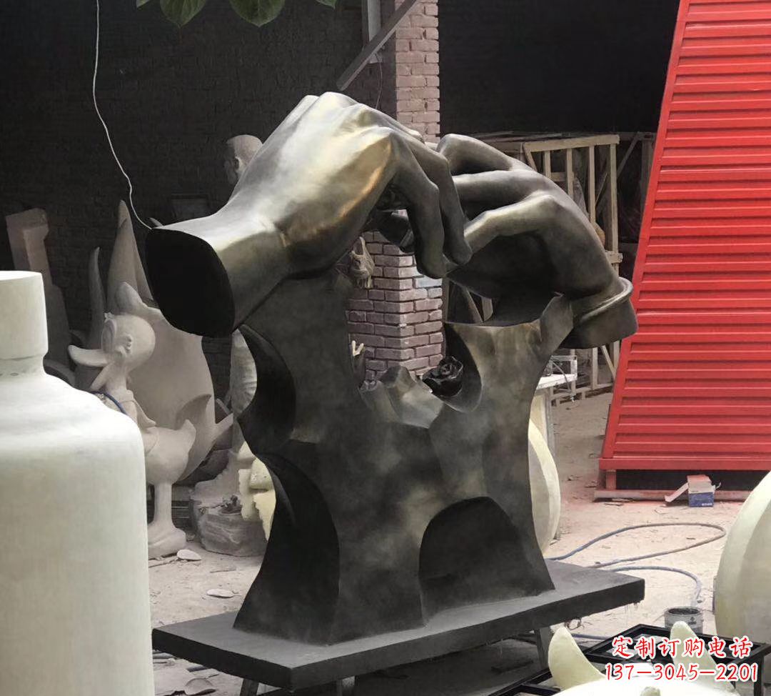 黄冈玻璃钢仿铜戒指雕塑浪漫情感的象征