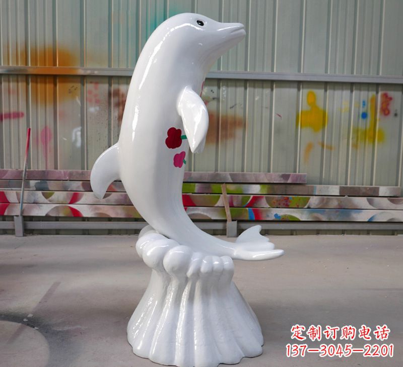 黄冈海豚的魅力玻璃钢海豚雕塑