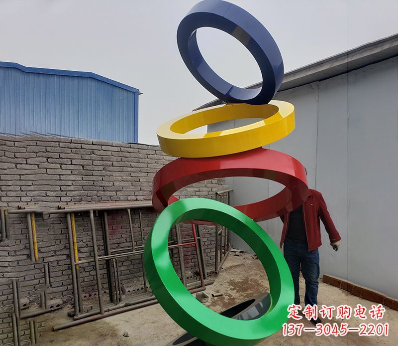 黄冈璀璨缤纷的不锈钢圆环雕塑