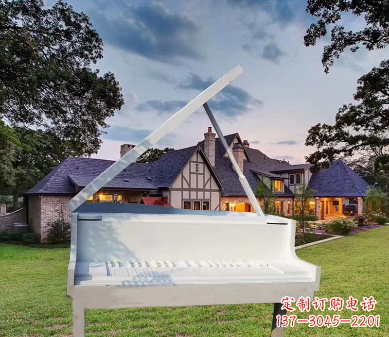 黄冈钢琴雕塑——点缀广场景观