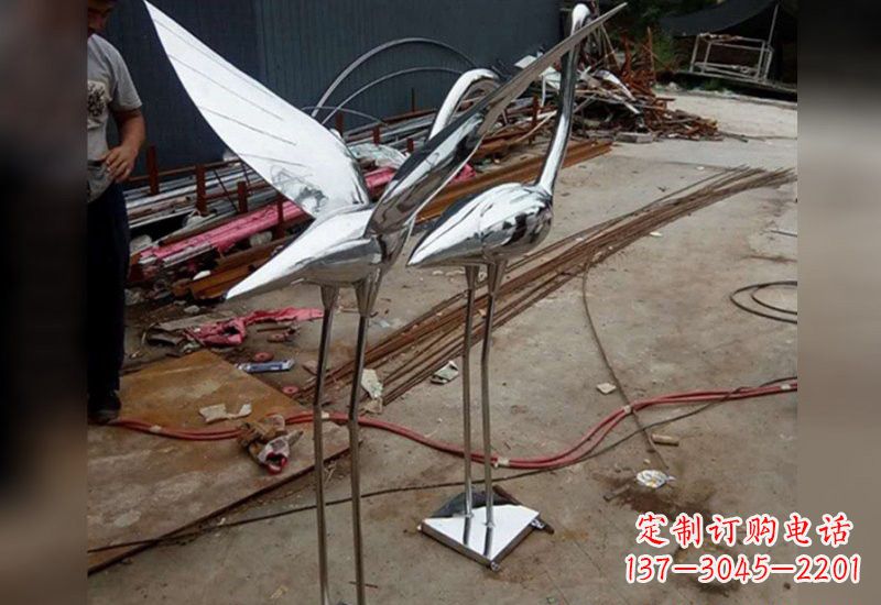 黄冈不锈钢仙鹤雕塑象征着美丽与和谐
