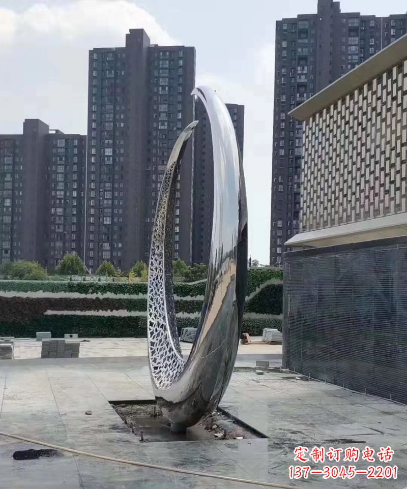 黄冈精美不锈钢月亮雕塑
