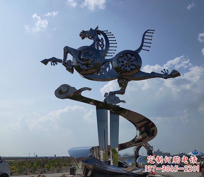 黄冈不锈钢大型马踏飞燕景观雕塑集艺术与自然于一体
