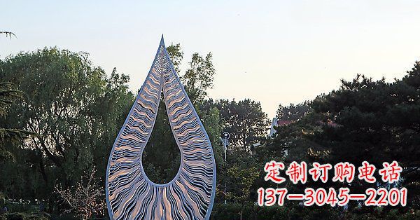 黄冈水滴雕塑给公园带来流动的美