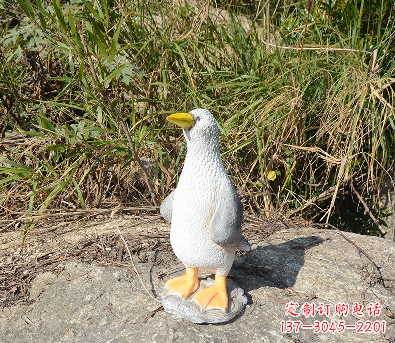 黄冈和平鸽雕塑传递和平的美丽象征