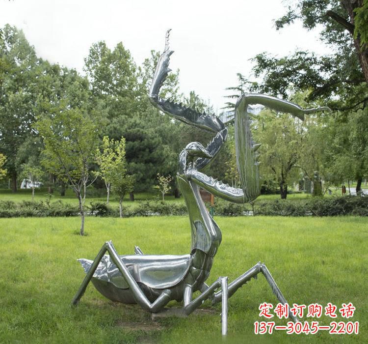 黄冈不锈钢螳螂雕塑精雕细琢的艺术瑰宝