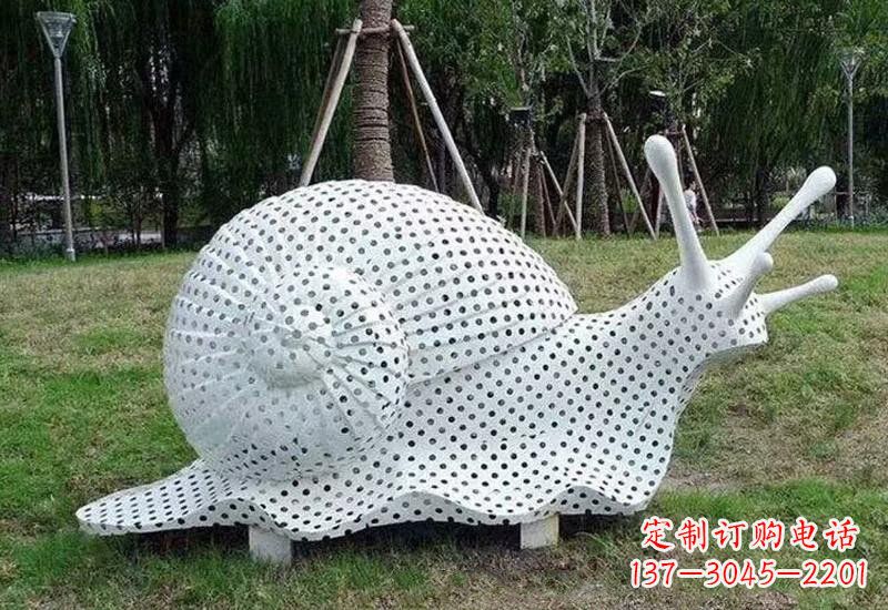 黄冈不锈钢公园里的蜗牛雕塑