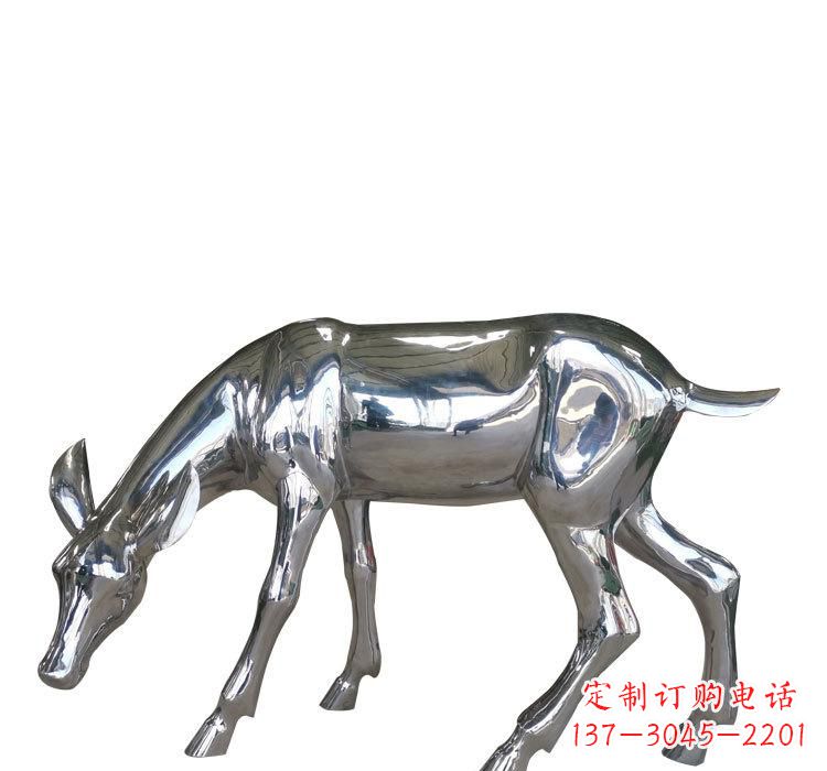 黄冈不锈钢公园草坪上的鹿雕塑——让美景更加完美