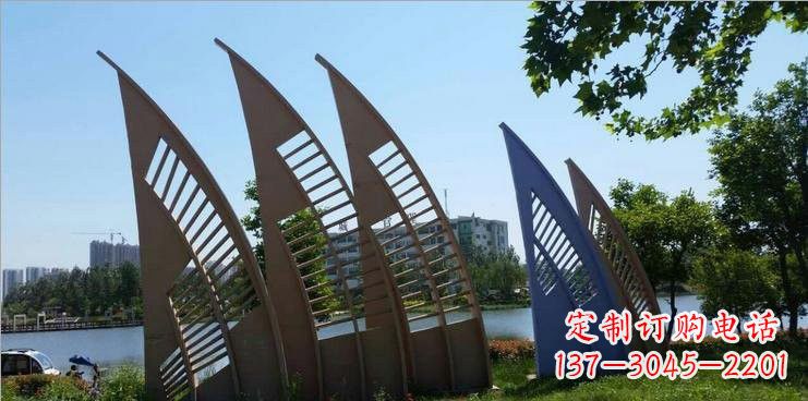 黄冈不锈钢公园的船帆雕塑
