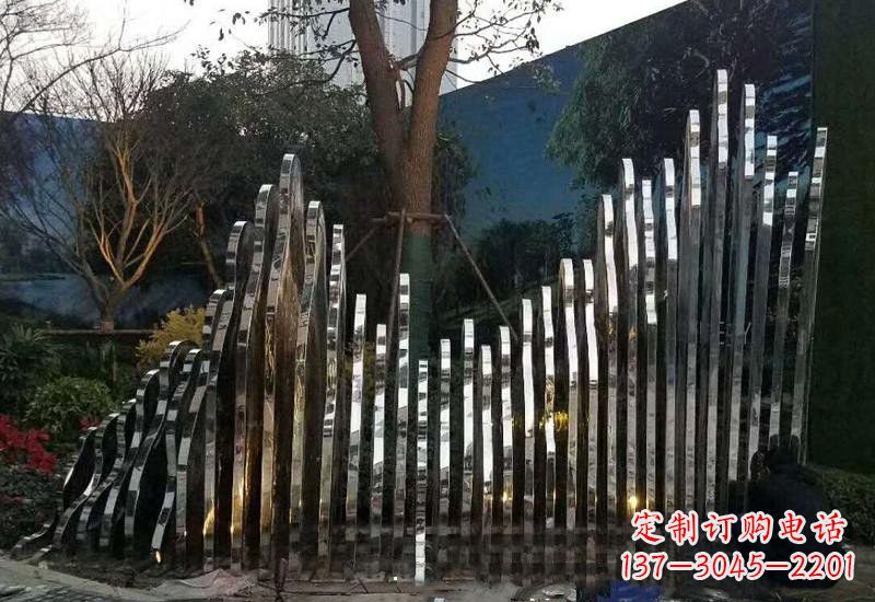 黄冈不锈钢公园里的假山雕塑