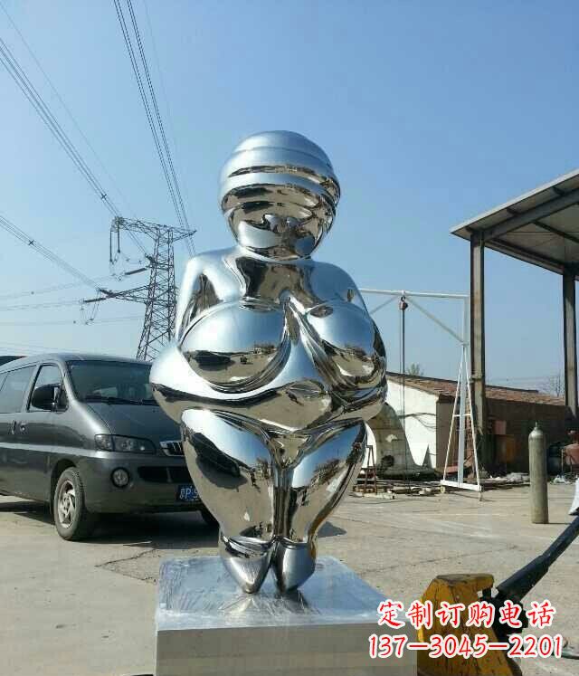 黄冈女性之美不锈钢公园的女人雕塑