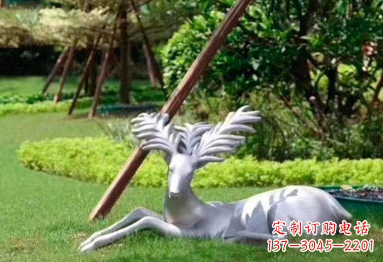 黄冈不锈钢公园大角鹿雕塑精致而美丽