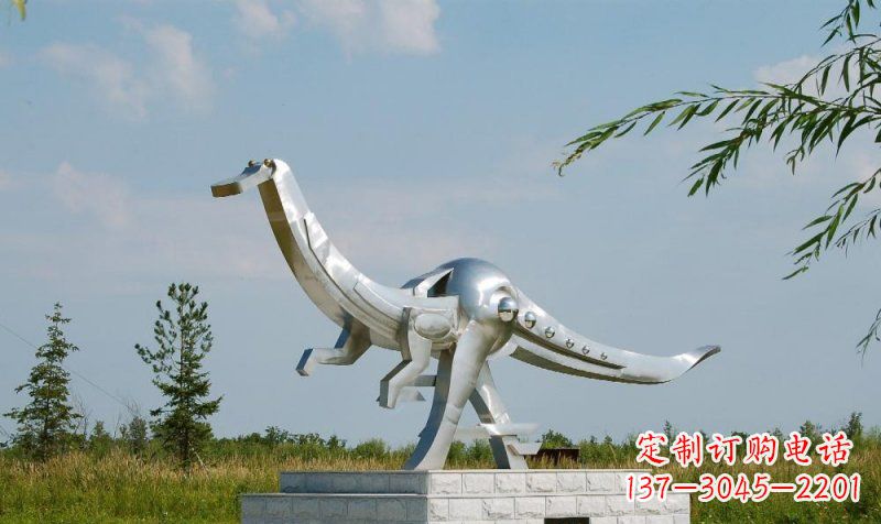 黄冈不锈钢鸭嘴龙雕塑艺术与自然完美结合