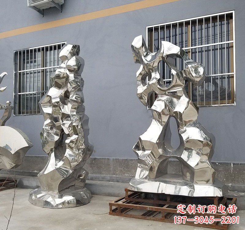 黄冈太湖石雕塑精美的艺术品