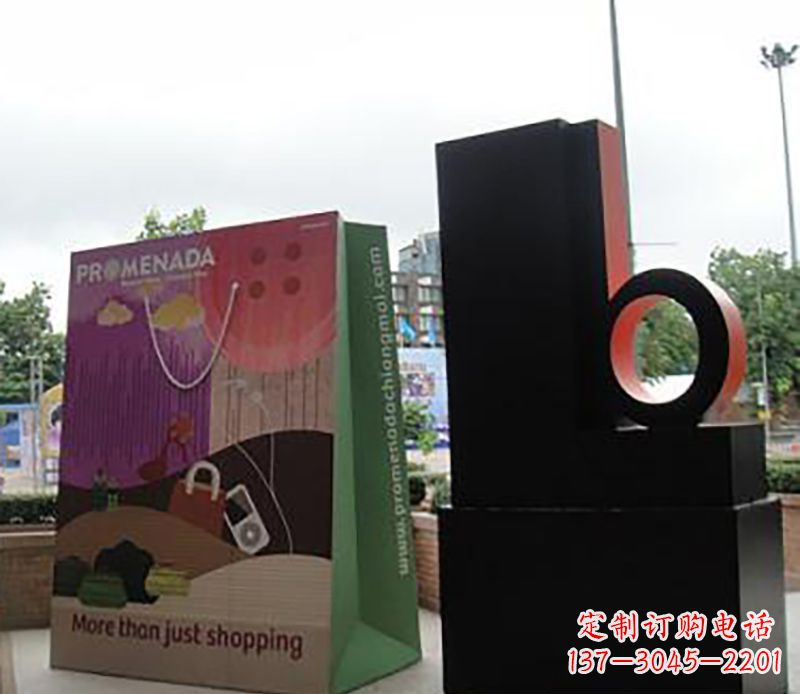 黄冈不锈钢购物袋雕塑为公园带来现代风格