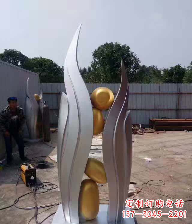 黄冈不锈钢广场翅膀雕塑象征着自由之翼