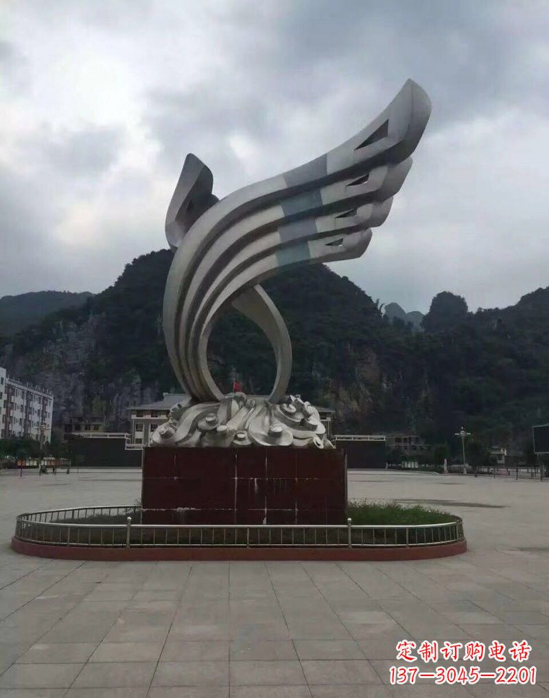 黄冈翅膀雕塑——环绕不锈钢广场的精美艺术品