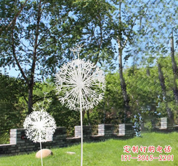 黄冈不锈钢广场上的蒲公英雕塑