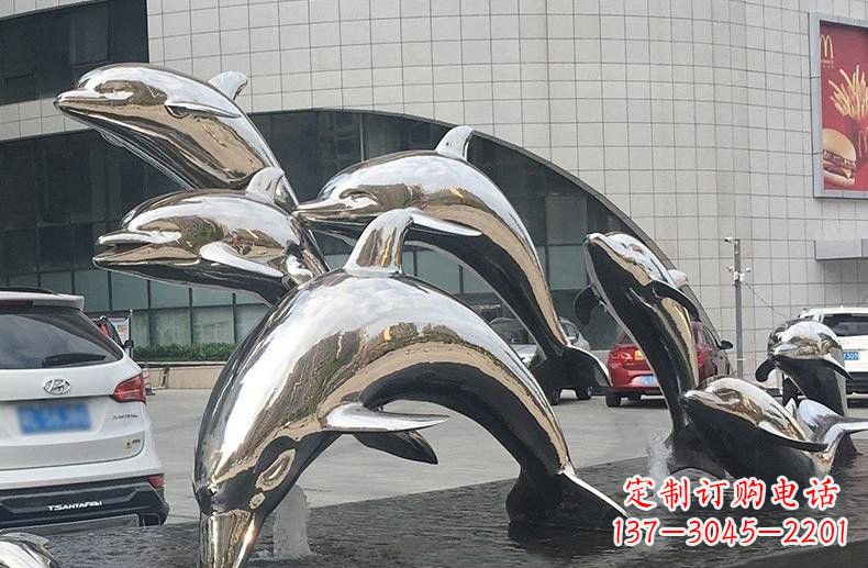 黄冈海豚雕塑——不锈钢广场上的跳跃动态
