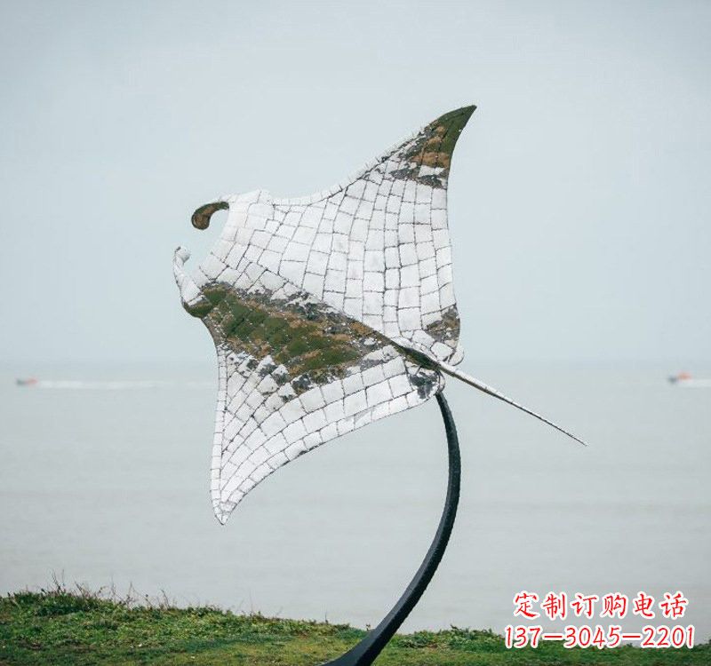 黄冈不锈钢海洋动物蝠鲼雕塑艺术与环保的完美结合