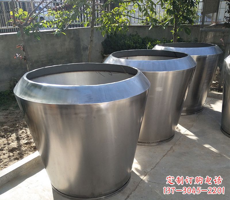 黄冈不锈钢花盆雕塑给你的家园增添一份独特的美