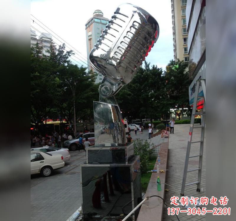 黄冈不锈钢话筒雕塑高贵而又精致