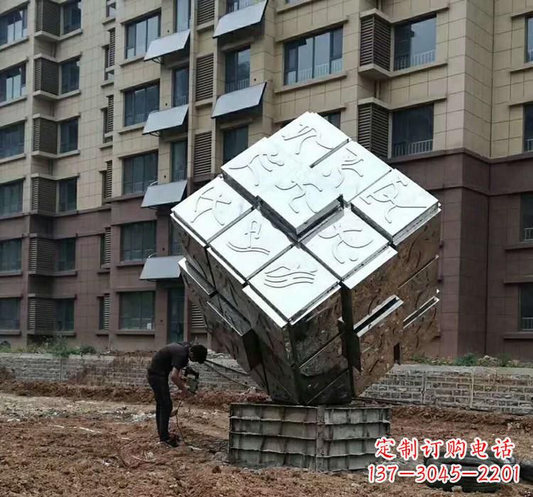 黄冈不锈钢景观魔方雕塑——现代科技的精妙结合
