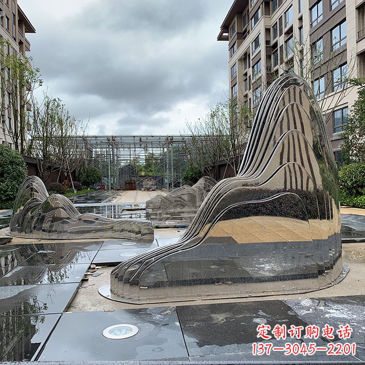 黄冈不锈钢镜面假山雕塑给城市带来灵动之美