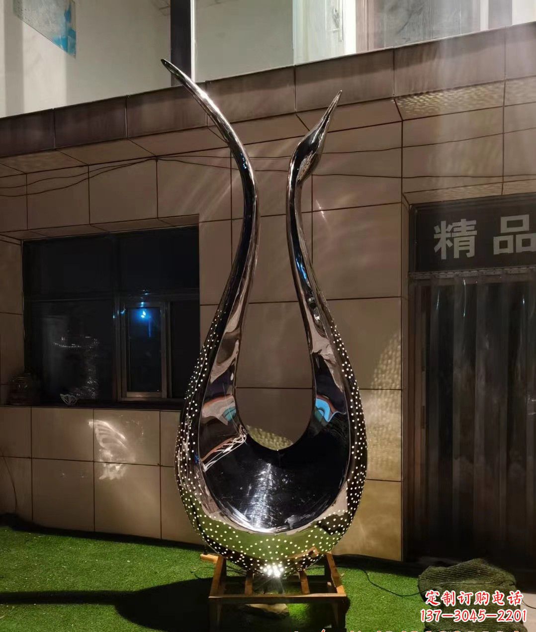 黄冈不锈钢镜面天鹅雕塑——象征着美丽与坚强
