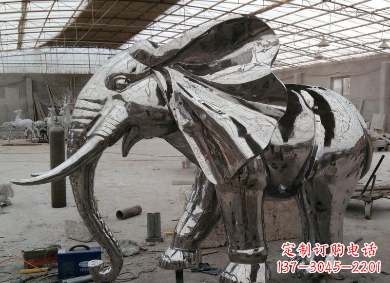 黄冈不锈钢镜面大象雕塑——独特的艺术精品
