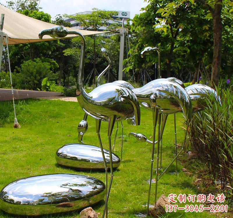 黄冈不锈钢镜面火烈鸟雕塑精美外形、多彩光泽