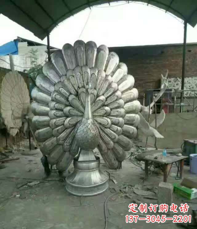黄冈该孔雀雕塑