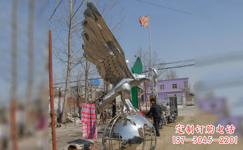 黄冈不锈钢老鹰雕塑象征力量与美丽