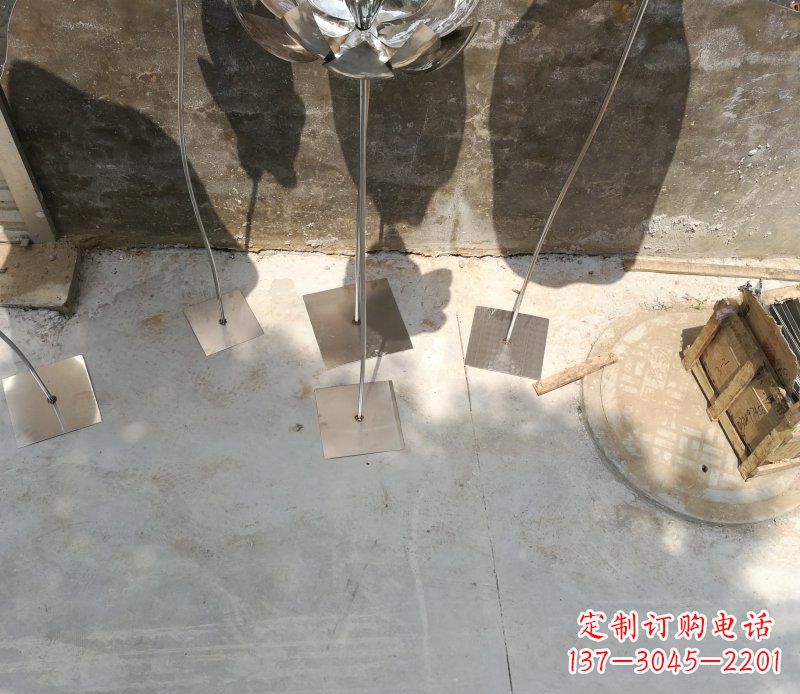 黄冈不锈钢荷叶雕塑给大厅带来精致优雅