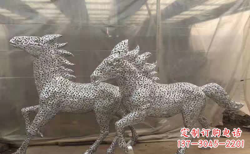 黄冈不锈钢马雕塑精美而又富有动感