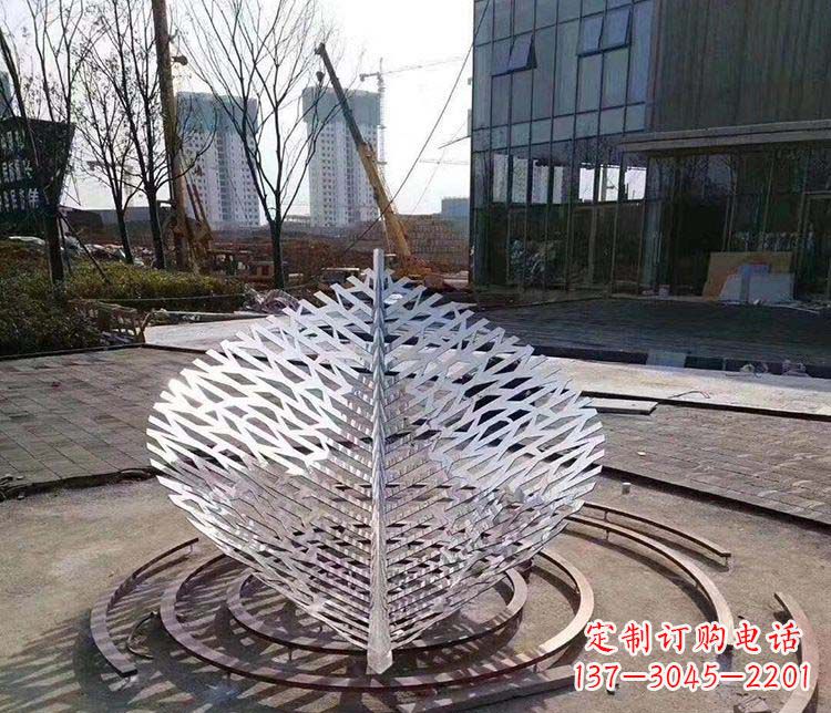 黄冈不锈钢镂空树叶雕塑精美雕刻的艺术