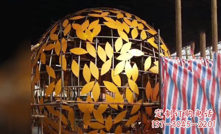 黄冈不锈钢镂空树叶雕塑——精美绝伦