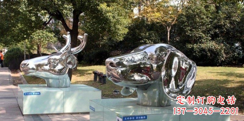 黄冈狗头公园不锈钢鹿和狗雕塑