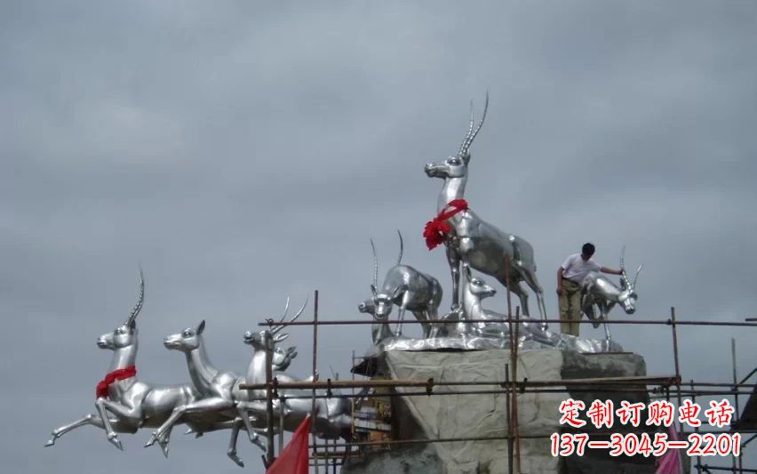 黄冈不锈钢动物雕塑——美丽宁静的自然之美