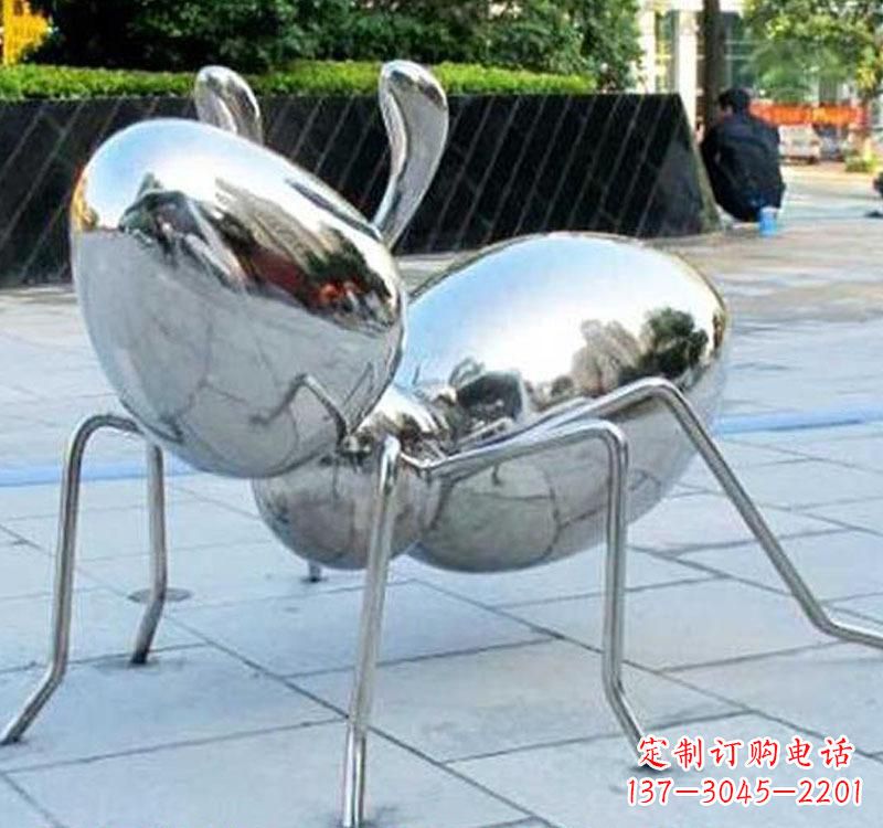 黄冈不锈钢蚂蚁雕塑一座象征努力的艺术作品