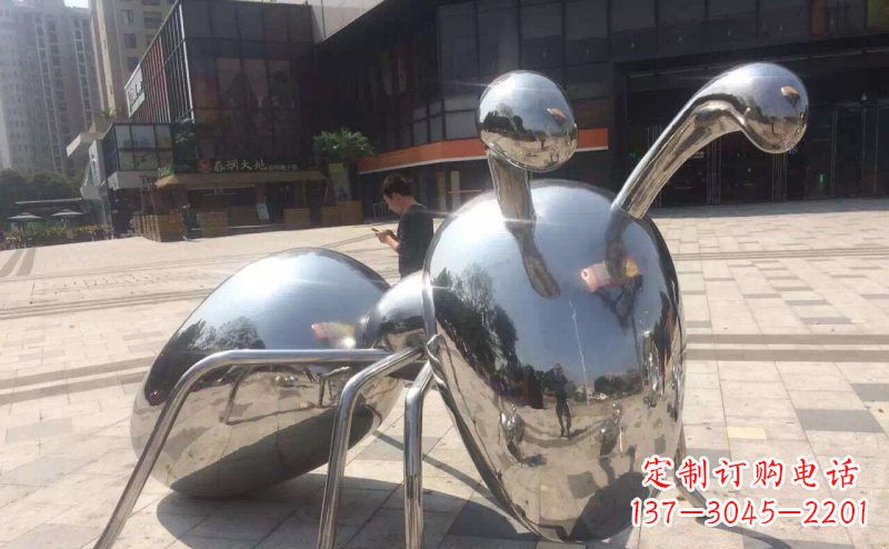 黄冈不锈钢蚂蚁雕塑精美而富有讽刺意味