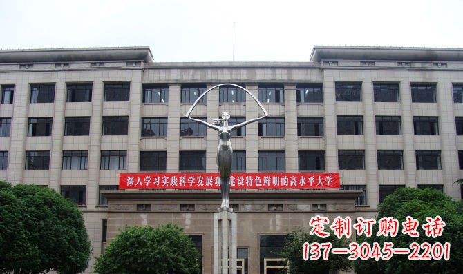 黄冈纪念学生的不锈钢雕塑