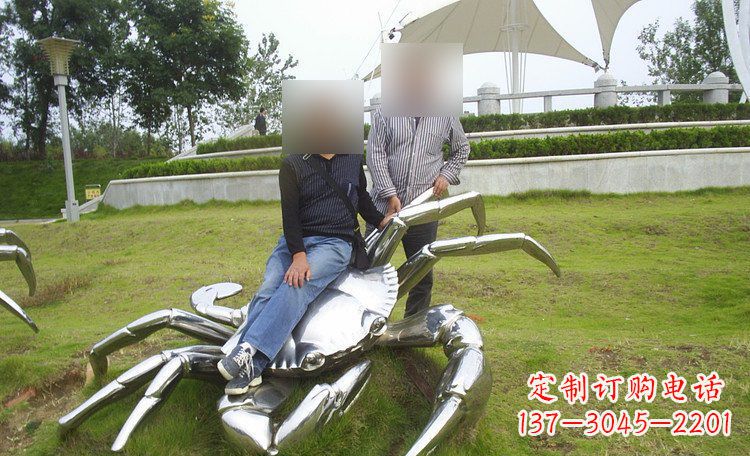 黄冈不锈钢螃蟹雕塑艺术美化公园环境