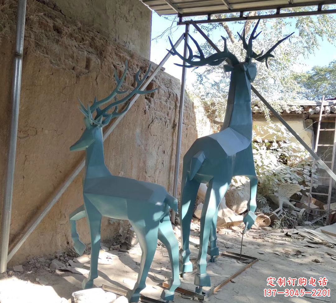 黄冈不锈钢切面景观鹿雕塑——给景观增添优雅
