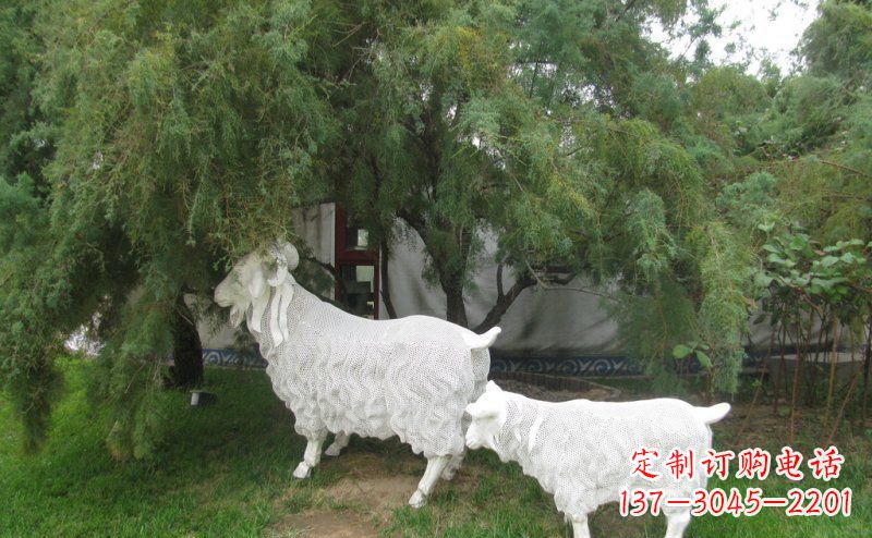 黄冈不锈钢山羊雕塑静谧中的动态美