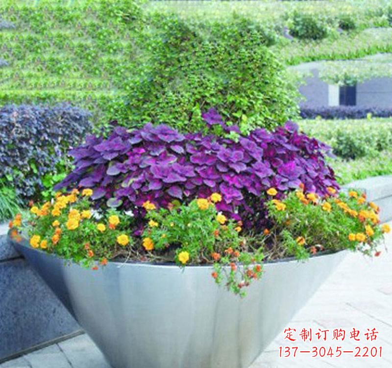 黄冈不锈钢花盆雕塑艺术之美