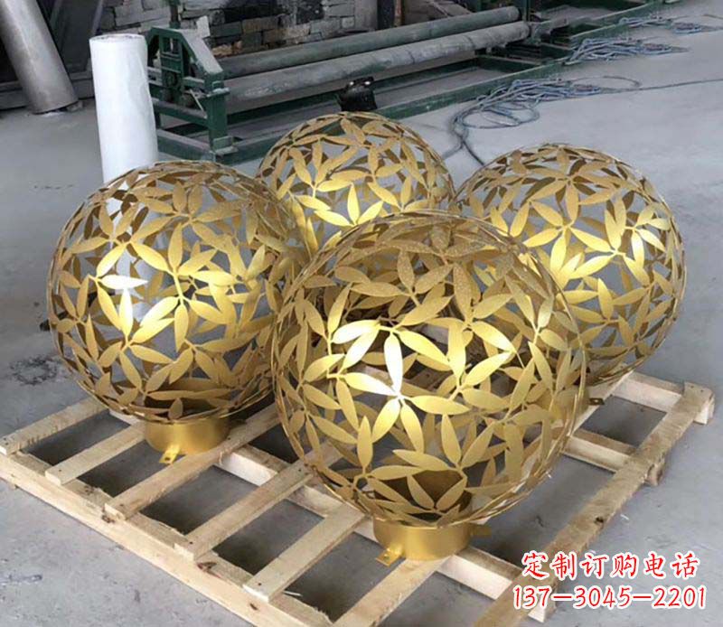 黄冈不锈钢树叶镂空球的美妙景观
