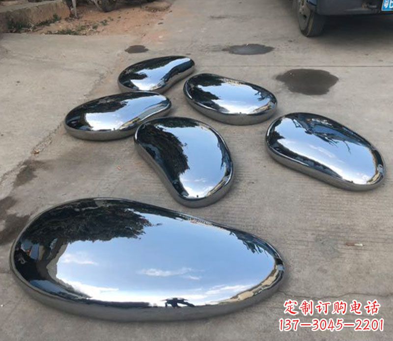 黄冈水滴雕塑——不锈钢的精美之作